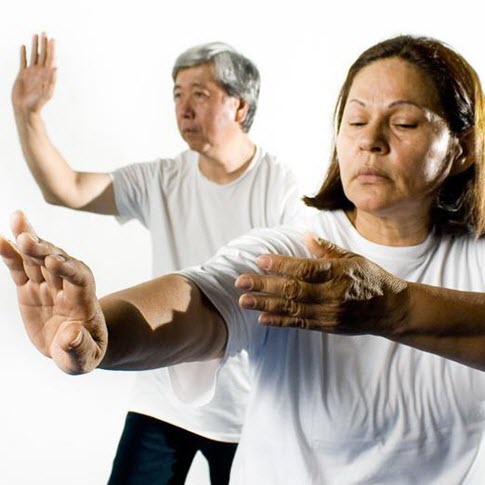 Clases-de-tai-chi-chuan-en-el-centro-de-artes-marciales-sheng-long image Alumnos del Centro de Artes Marciales practicando Tai Chi Chuan Costa Rica