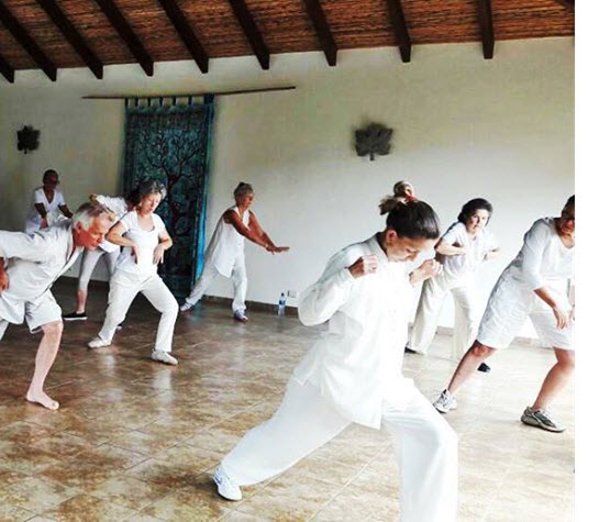 Alumnos de la Escuela en Atenas practicando Lohan Qigong Costa Rica